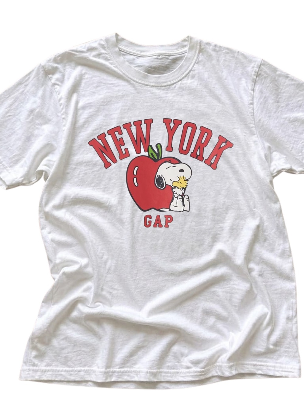Gildan White Graphic Tee Red Apple Print